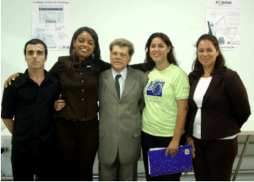 Da esquerda para a direita: Andr Serradas (Vice-coordenador da BVS-Psi), Eliane Pereira dos Santos (Coordenadoria Executiva do Ministrio da Sade), Lafaiete da Silva Carvalho (Coordenador do Sistema de Bibliotecas da UNEC), Chirstiane Assis Bezerra (Jornalista do Depto. de Comunicao da UNEC) e Rosemeire Rocha (Analista de Informao, BIREME)